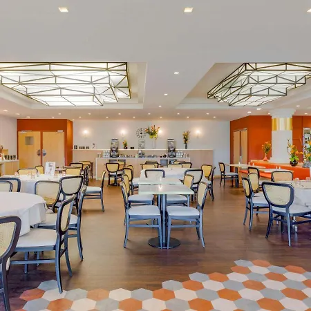 Mercure Lyon Est Hotel 4*