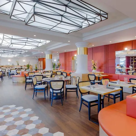 Mercure Lyon Est מלון 4*