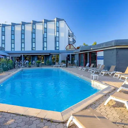 Mercure Lyon Est Hotel 4*