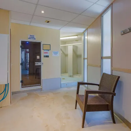 Mercure Lyon Est מלון 4*