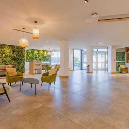 Mercure Lyon Est מלון 4*