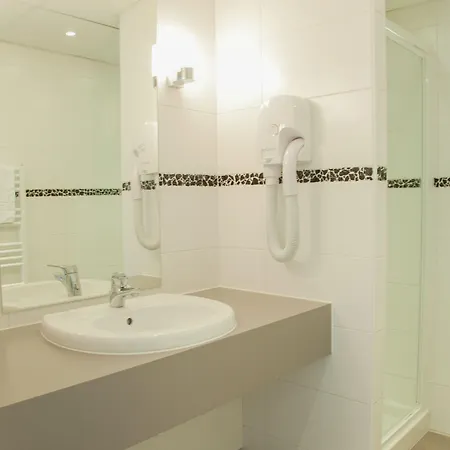 Mercure Lyon Est Hotel 4*