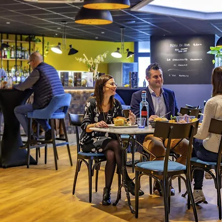 Mercure Lyon Est Hotel 4*